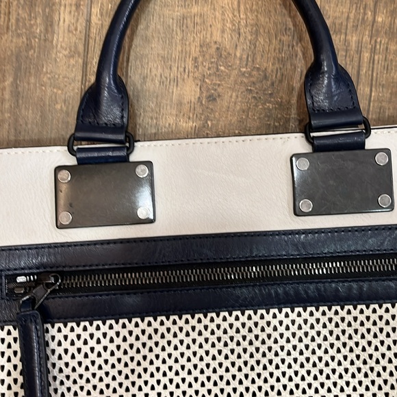 Rag & Bone pilot bag excellent condition cream and navy leather - Picture 3 of 15